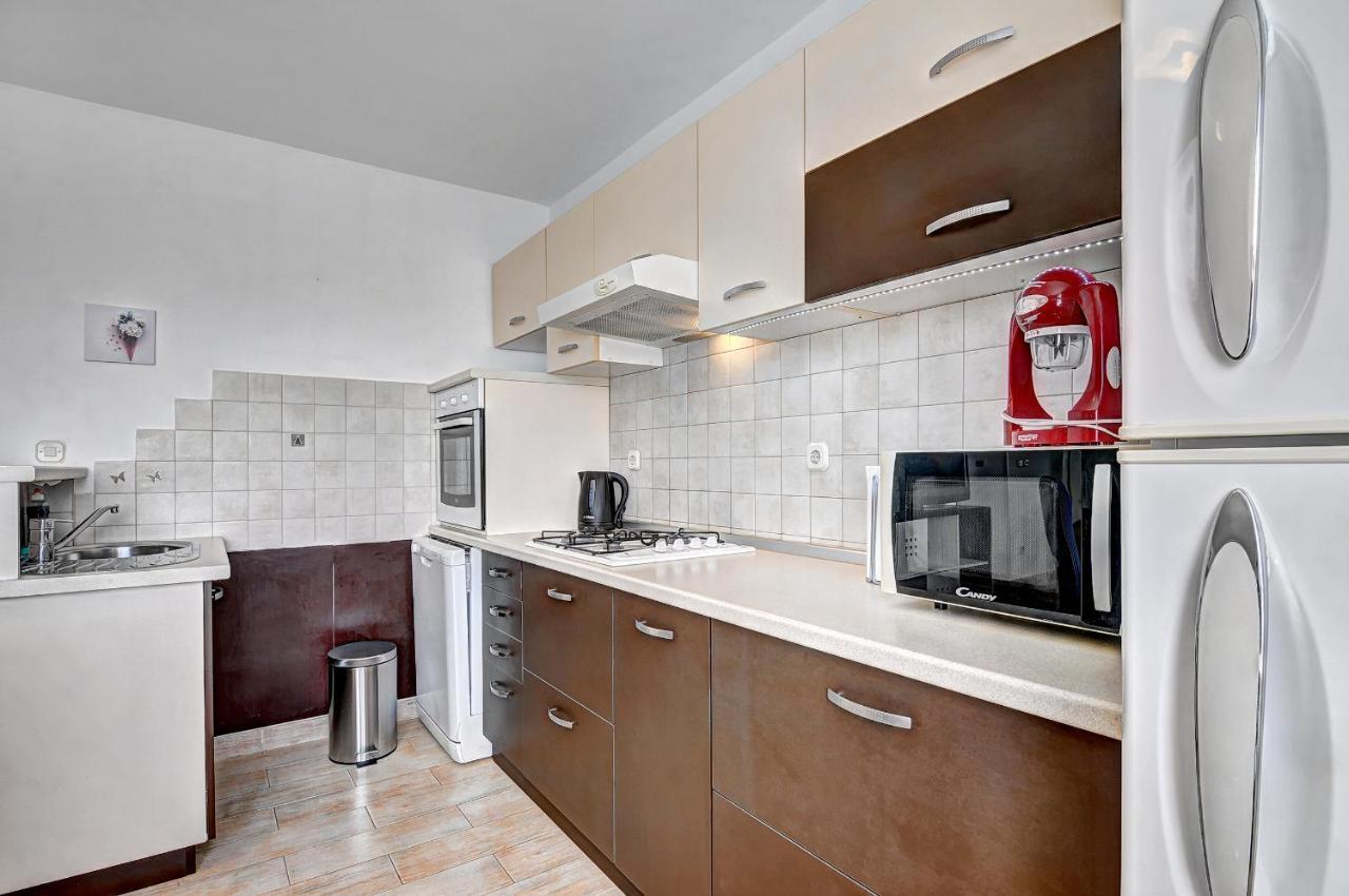 Lina Apartment พูลา ภายนอก รูปภาพ
