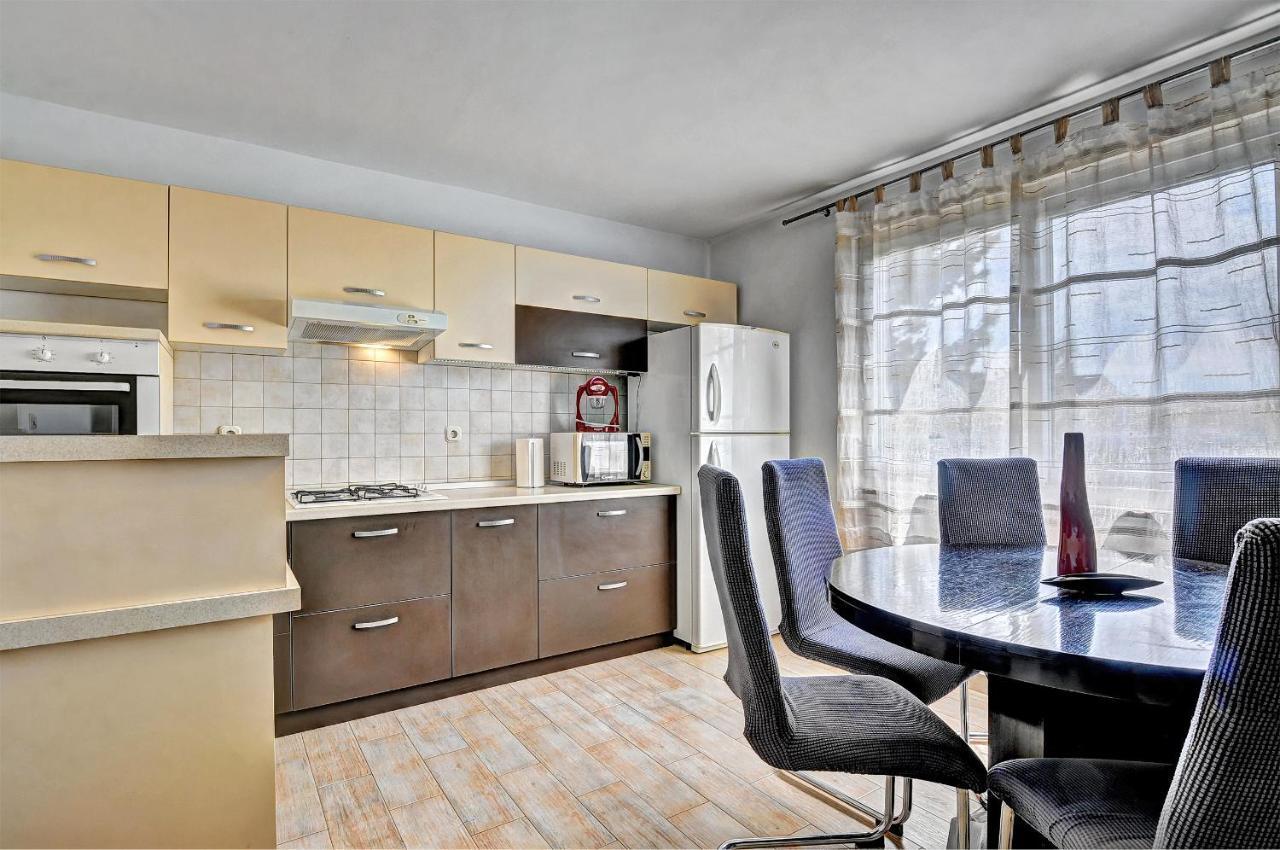 Lina Apartment พูลา ภายนอก รูปภาพ