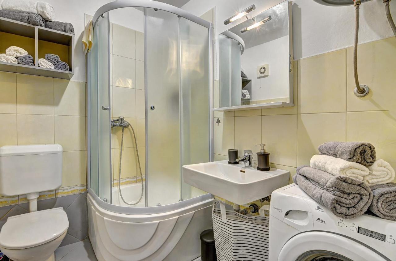 Lina Apartment พูลา ภายนอก รูปภาพ